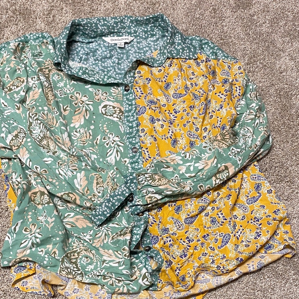 Davi and Dani Green and Yellow Floral Blouse